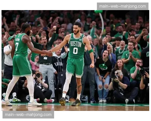 观点:过度依赖三分球,凯尔特人关键时刻的稳定性再遭质疑 观点:过度依赖三分球,凯尔特人关键时刻的稳定性再遭质疑